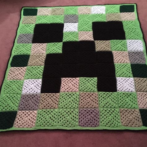 Pixel Granny Square Crochet Blanket, Minecraft Crochet Blanket Patterns Free, Creeper Minecraft Crochet, Minecraft Granny Square, Granny Square Pixel Blanket, Minecraft Crochet Blanket, Crochet Minecraft Blanket, Green Granny Square Blanket, 8 Bit Crochet