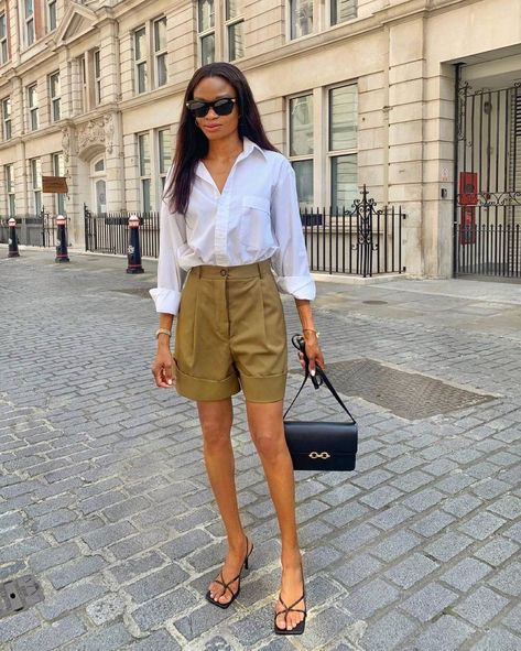 What To Wear With Khaki Pants, Beige Shorts Outfit, Khaki Shorts Outfit, Khaki Pants Outfit, Jeans Tank Top, Classy Skirts, Look Expensive, Oversized Outfit, Outfit Chic