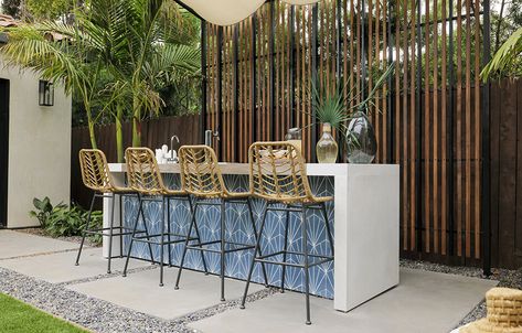 The Great Outdoor Finale - The Scott Brothers Backyard Vibes, Luxury Outdoor Spaces, Drew And Jonathan Scott, Outdoor Bar Area, Bar Tile, Custom Awnings, Outdoor Bars, Bar Counter Design, Jonathan Silver Scott