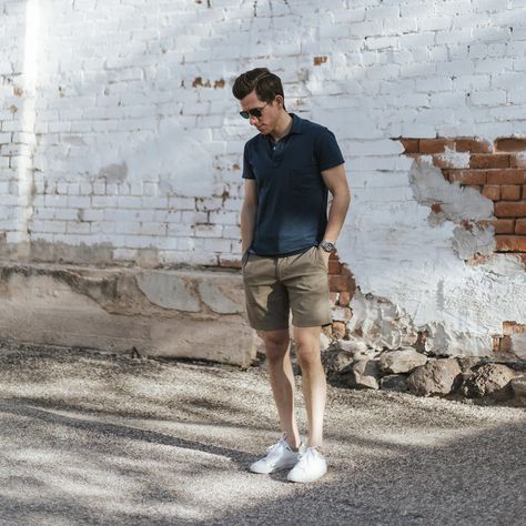 Chino Shorts Outfit, Floral Shirt Outfit, How To Wear Shorts, 21 Outfits, Best Chinos, Vacation Outfits Men, Theme Park Outfits, Short Pants Outfit, Mens Shorts Outfits