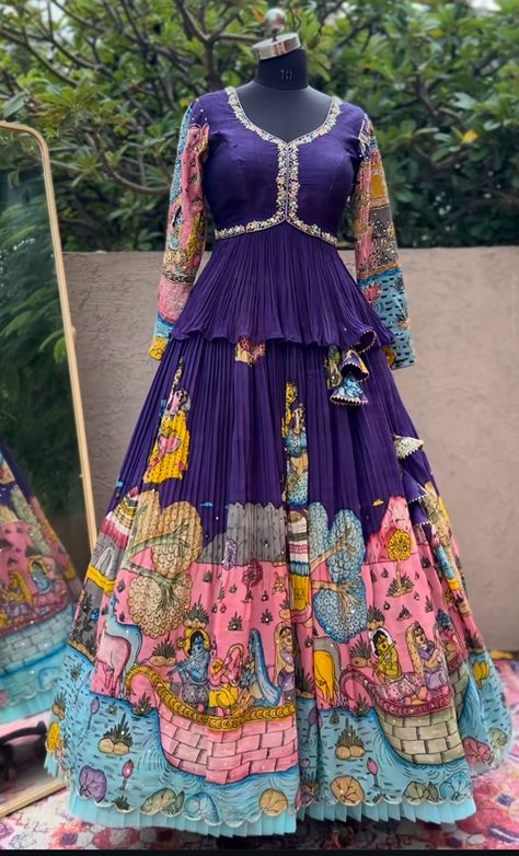 Anarkali Dress Online Shopping, Crinoline Wedding Dress, Ladies Frock Design, Exclusive Saree Blouse Designs, Lehenga Saree Design, Simple Frock Design, Trendy Outfits Indian, Contrast Dress, Long Gown Design