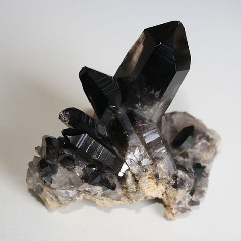 Using Morion Crystals in Healing and Energy Working. A Darker Shade Of Magic, Olivia Black, Black Quartz, Rose Orange, Smoky Quartz Crystal, Smokey Quartz, Quartz Points, Crystal Gems, Crystal Cluster