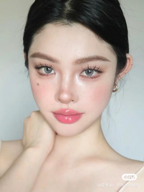 ꔫ:*🦢🪞🫖ꔫ:* Asian Style Makeup, Soft Glam Makeup Asian Monolid, Korean Makeup For Monolids, Vietnamese Makeup Looks, Asian Makeup Looks Monolid, Asian Glam Make Up Monolid, Thai Makeup, Asian Doe Eye Makeup, Tzuyu Body