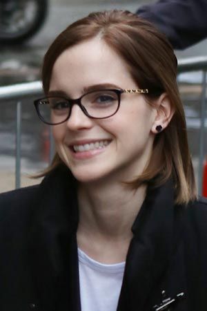 Emma Watson College, How To Wear Makeup, Walking Down The Street, Cute Work Outfits, Fashion And Beauty Tips, Harry Potter Film, Wearing Glasses, Summer Outfit Inspiration, Girls With Glasses