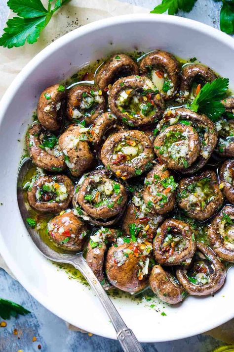 Marinated Mushrooms Recipe, Mushroom Marinade, Herb Marinade, Mushroom Recipes Healthy, Mushroom Appetizers, Marinated Mushrooms, Antipasto Platter, Veggie Side Dishes, Homemade Snacks