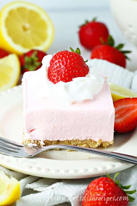 No-Bake Pink Lemonade Bars Recipe -- A little bit sweet and a little bit tart, these creamy, no-bake pink lemonade bars are the perfect summer dessert! Chocolate Brownie Bundt Cake, Brownie Bundt Cake, Lemonade Desserts, Lemonade Bars, Lemonade Bar, Sweet Treats Desserts, Baked Cheesecake Recipe, Easy Holiday Recipes, Easy No Bake Desserts