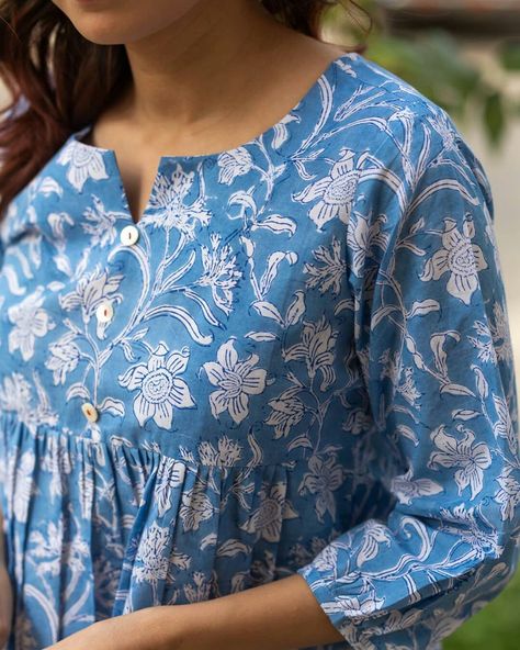 Ikkat Kurta Designs, Kalamkari Tops, Short Kurti Designs, Cotton Short Tops, Cotton Tops Designs, Stylish Kurtis Design, Simple Kurta Designs, Kurti Patterns, Short Kurti