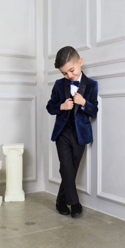 2024 Kids Wedding Outfits: Chic suits for boys & young guests Ravenclaw Wedding, Velvet Blazer Outfit, Party Wear Blazers, Shawl Lapel Tuxedo, Kid Tuxedo, Kids Wedding Outfits, Boys Tuxedo