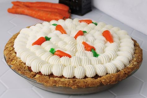 From Erin McDowell’s The Book on Pie, this carrot cake/pie hybrid has the flavor of the cake but the texture is both gooey, moist and chewy. Carrot Cake Pie Recipe, Carrot Cake Pie 12 Tomatoes, Carrot Cake Pie, Erin Mcdowell, Easter Pie, Pie Pastry, Mini Carrots, Cake Pie, Pie Crusts