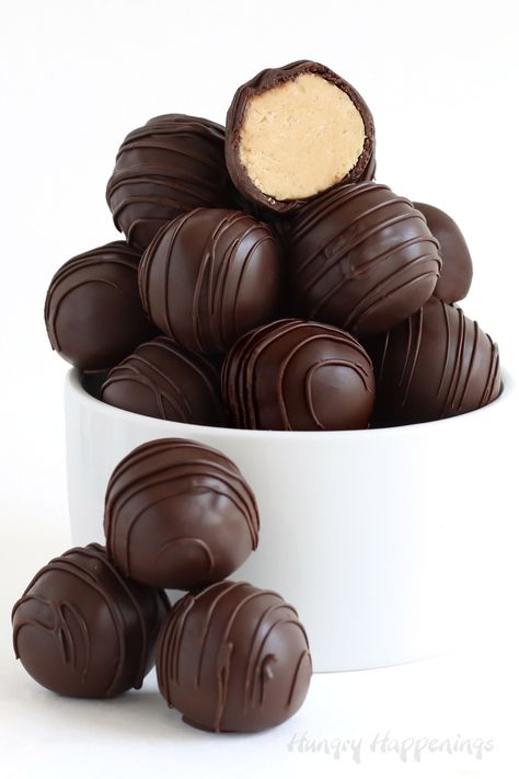 Candy Molds Recipes, Creamy Peanut Butter Balls, Chocolate Dipped Peanut Butter Balls, Best Peanut Butter Fudge, Creamy Peanut Butter Fudge, Peanut Butter Balls Recipe, Round Food, Christmas Food Treats, Candy Balls