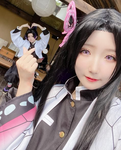 Demon Slayer Wallpaper Nezuko Cute, Kunoichi Outfit, Demon Slayer Behind The Scenes Au, Kny Cosplay, Butterfly Sisters, Anime Cosplay Makeup, Anime Siblings, Cosplay Cute, Snk Cosplay