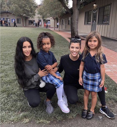 Kim And North, Jenner Kids, Trajes Kylie Jenner, Penelope Disick, Kim And Kourtney, Kardashian Kids, Future Mommy, Jenner Family, Kardashian Photos