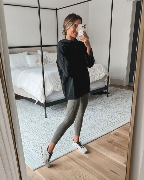 Sporty Office Outfit, Winter Athletic Outfits, Fall Athletic Outfits, Athletic Casual Outfits, Athletic Outfit Ideas, Work Travel Outfit, Athleisure Outfits Fall, Comfy Lounge Wear, Gym Clothes Women