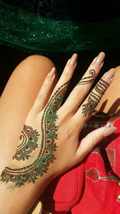 Simple Mehndi Designs For Kids, Mehndi Design For Kids, Mehandi Designs For Kids, Glitter Henna, Beautiful Simple Mehndi Design, Easy Cartoon, Simple Mehndi Design, Glitter Manicure, Mehndi Designs For Kids