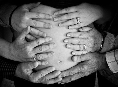 Maternity picture featuring the hands of parents and grandparents. Mom And Grandma Maternity Shoot, Maternity Shoot With Grandparents, Maternity Photos With Grandparents, Maternity Photos With Mom And Grandma, Funny Maternity Pictures, Mother Daughter Maternity, Pregnant Pics, Pregnancy Announcement Pictures, Maternity Posing