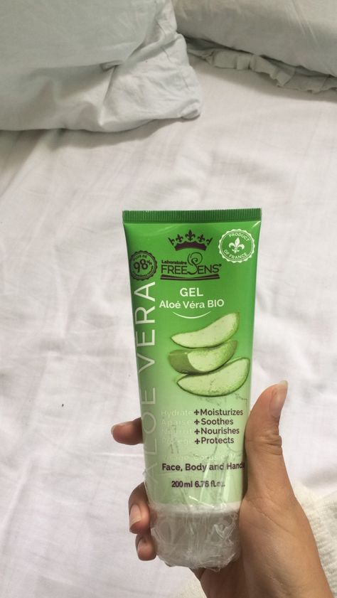 this gel is totally something helps you with your wrinkles pimples and makes your skin smooth     ps: leave it for quite time and then use rice toner or rub an ice cube in your face then moisturize your face and then nighty night..💫 What Does Rubbing Ice On Your Face Do, Benifits Of Rubbing Ice On Your Face, Ice Cubes For Face Skin Care, Ice Cubes For Face Skin Care Benefits, Ice Teraphy For Face, Skin Diet, Younger Skin, Organic Skin, Nighty Night