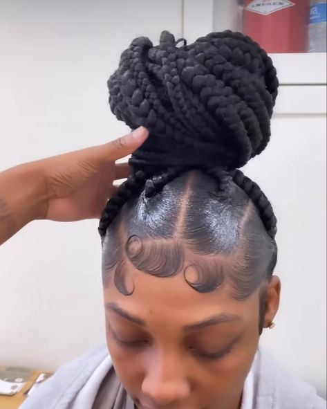 Des Dior Braids, Hairstyles With Curly Weave, Knottles Braids, Edges Fluffy, Des Dior, Fluffy Edges, Curly Weave, Natural Hair Bun Styles, Pretty Braids