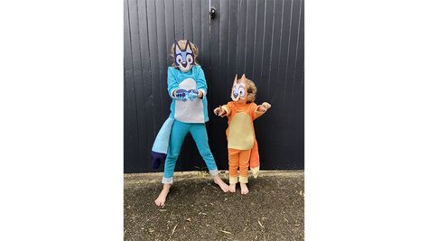 How to make a Bluey and Bingo costume - Bluey Official Website Bluey Cosplay, Bluey And Bingo Costume, Bingo Costume, Bluey Costume, Diy Bluey, Granny Costume, Orange Gloves, Dress Up Ideas, Costume Guide