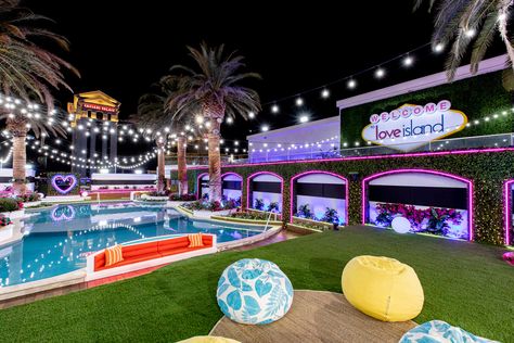 Love Island Party, Love Island Season 2, Island Party, Island Villa, Age Of Empires, Outdoor Gym, Best Build, Fairy String Lights, Love Island