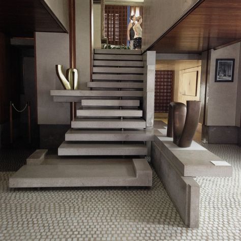 Grand staircase. Olivetti showroom. Piazza san Marko. Venezia. ( Scarpa 1958) Venice House, Adams Homes, Hotel Concept, Carlo Scarpa, Design Master, Design Del Prodotto, House Stairs, Sustainable Architecture, Luxury Interior Design