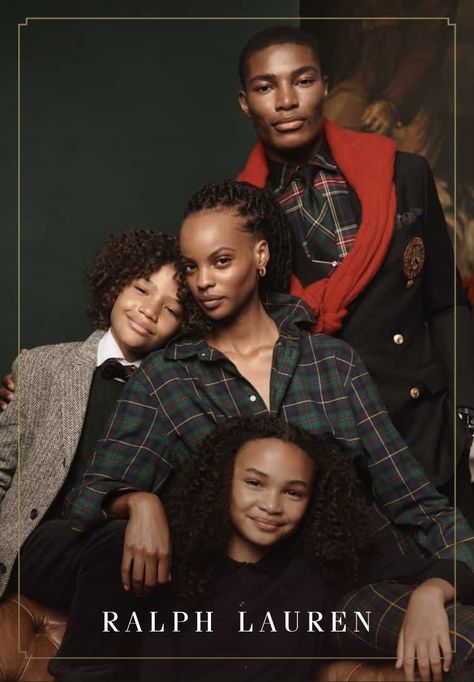 Old Money Family Portrait, Edris Elba, Editorial Christmas, Lux Christmas, Ralph Lauren Christmas, New Year Photoshoot, Film Thriller, Christmas Family Photoshoot, Christmas Poses