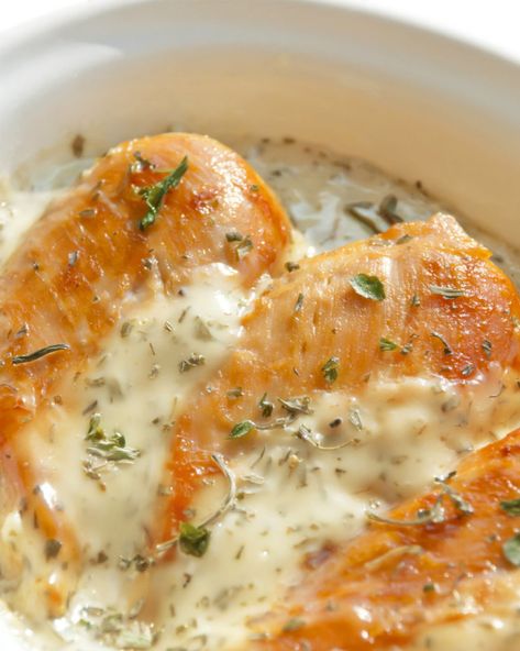 Creamy Herb Chicken – 12 Tomatoes Creamy Herb Chicken, Arabic Recipes, Chicken Entrees, Herb Chicken, Chicken Main Dishes, Cook Chicken Breast, Poultry Recipes, Main Meals, Turkey Recipes