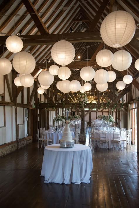 Paper Lanterns Wedding, Lantern Decor Wedding, Wedding Ceiling, Diy Wedding Reception, Wedding Lanterns, Wedding Hall, Venue Decor, Civil Wedding, Wedding Ceremony Decorations