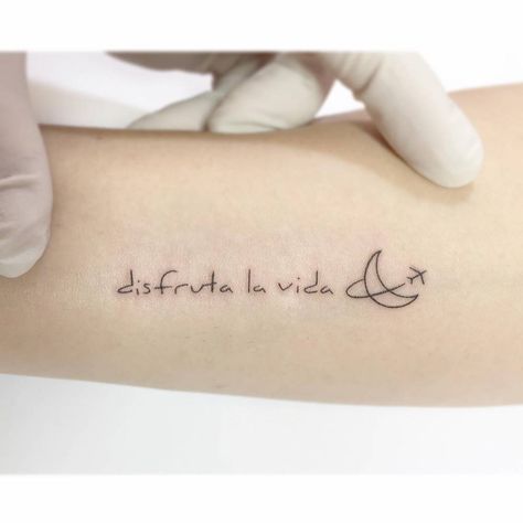 Mi Vida Tattoo, Around The World Quotes, Tattoos Mexico, Spanish Quotes Tattoos, Lettering Tattoo Design, The World Quotes, Spanish Tattoos, Quotes Spanish, Mexico Tattoo