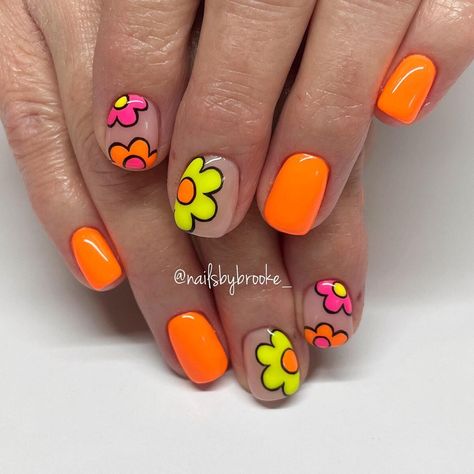 Neon Nail Designs, Short Fake Nails, Nagel Tips, Vacation Nails, Neon Nails, Orange Nails, Stick On Nails, Nailed It, Nail Designs Summer