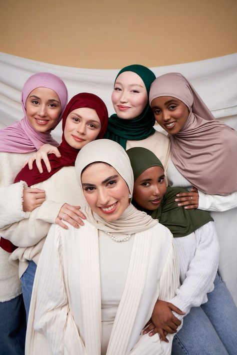 Muslim Photoshoot, Catalog Photoshoot, Hijab Photo, Ivory Outfit, Harpers Bazar, Nursing Graduation Pictures, Grad Shoot, Modest Style, Muslim Women Fashion