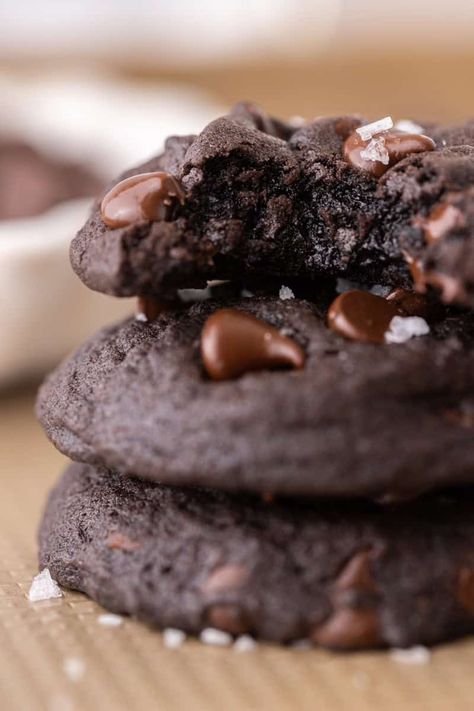 The Best Chocolate Chip Black Cocoa Cookies Sweet Potato Cookies, Chocolate Fudge Cookies, Brownie Mix Cookies, Fudge Cookies, Chewy Brownies, Double Chocolate Chip Cookies, Double Chocolate Cookies, Cocoa Cookies, Chocolate Cookie Recipes