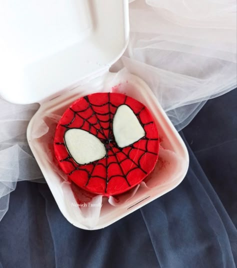 Spiderman Bento Cake, Mini Cake Spiderman, Bento Cake For Boys, Simple Birthday Cake Designs, Cake Designs For Boy, Professional Cake Decorating, Cake For Boyfriend, Small Birthday Cakes, Fondant Cake Designs