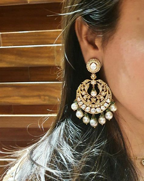 Chaand Baaliyan Earings, Jadtar Earrings, Chandbali Earrings Kundan, Chandbali Earrings Gold, Chand Bali Earrings, Moti Set, Fusion Jewellery, Tika Jewelry, Jewellery Choker