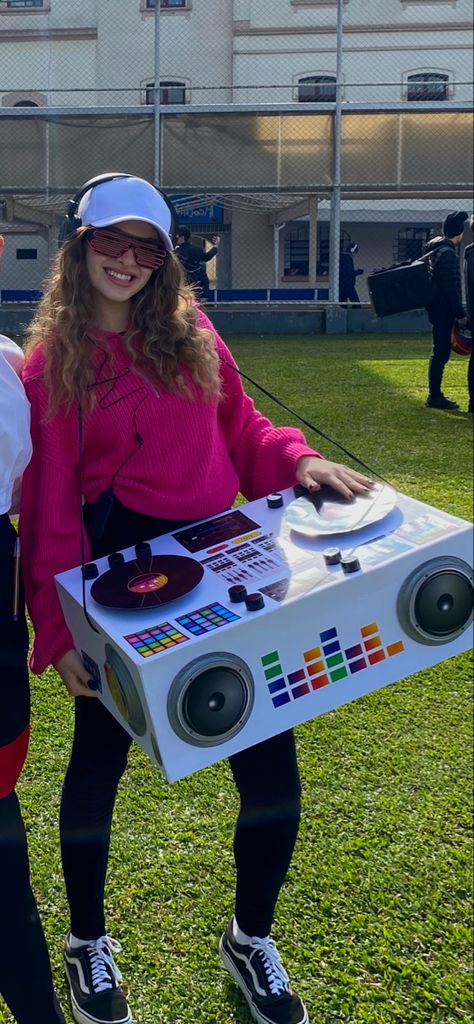 Dj Halloween Costumes Women, Drum Halloween Costume, Dj Costume Ideas, Piano Costume Diy, Dj Halloween Costume Kids, Dj Costume Women, Dj Costume For Kids, Music Teacher Halloween Costumes, Record Costume