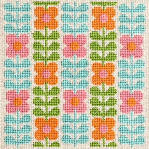 HollieWelch Cross Stitch Border Pattern, Floral Cross Stitch Pattern, Vintage Cross Stitch Pattern, Cross Stitch Collection, Cross Stitch Patterns Flowers, Cute Cross Stitch, Motif Vintage, Vintage Cross Stitches, Floral Cross Stitch