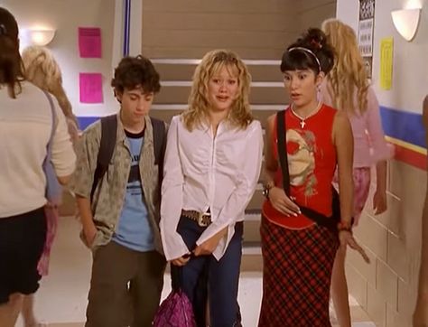 We Hope Lizzie McGuire Is Still an Outfit Repeater, Because We Want to See These Looks Again Lizzie Mcguire Outfits, Outfit Repeater, Lizzie Mcguire Movie, 90s 2000s Fashion, Early 2000s Fashion, Emperors New Groove, Fancy Tops, Lizzie Mcguire, New Groove