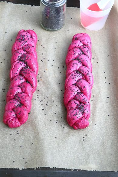 Braided Beetroot Loaf Pretzel Bagels, Homestead Breakfast, Beetroot Bread, Bread Gifts, Moms Recipes, Viral Recipes, Buah Naga, Spelt Flour, Beet Juice