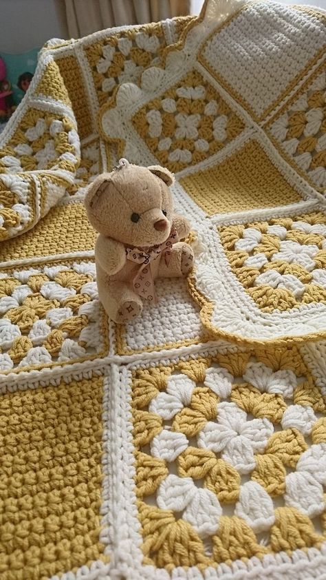 Crochet Motives, Crochet Fluffy, Granny Square Baby Blanket, My Future Job, Future Job, Crochet Things, Manta Crochet, Crochet Throw, Granny Squares