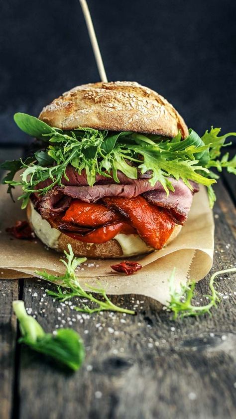 Father’s Day Special: Roast Beef Burger with Roasted Peppers & Horseradish Cream Roast Beef Burger, Horseradish Cream, Beef Sandwich, Beef Burger, Burgers Sandwiches, Roasted Peppers, Mixed Greens, Dried Tomatoes, Burger Recipes