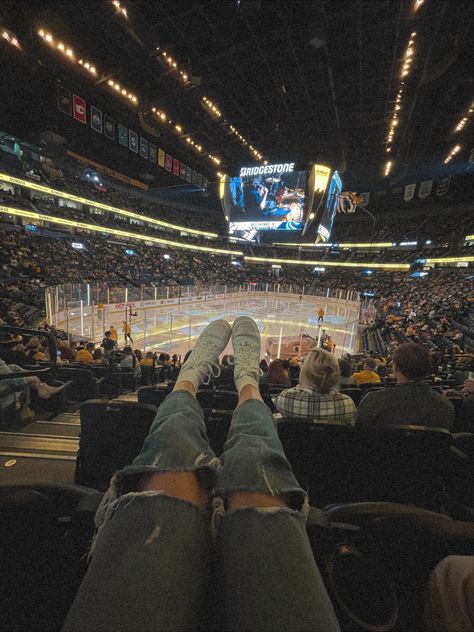 Winter Sports Aesthetic, Hockey Game Pictures Ideas, Hockey Game Pictures, Hockey Astethic, Hockey Game Instagram Pictures, Hockey Locker Room Aesthetic, Hockey Aethstetic, Hockey Girl Aesthetic, Hockey Astethic Wallpaper