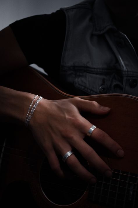 Guys Wearing Rings Aesthetic, Men’s Hands With Rings, Rings Man Aesthetic, Hands With Rings Aesthetic Men, Nice Hands Men, Attractive Hands Men, Guys Wearing Rings, Guys With Rings, Men’s Hands