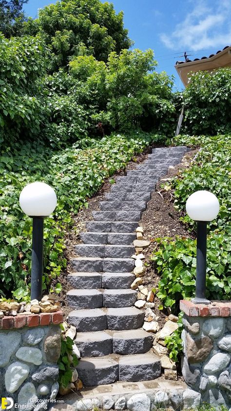 33 Amazing Ideas To Make Your Own Steps In Your Garden - Engineering Discoveries Outdoor Slope Steps, Retaining Wall Ideas Steep Hillside, Steps With Retaining Wall Blocks, Sloped Backyard Walkway, Steep Hill Steps Diy, Hillside Erosion Control Retaining Walls, Landscape Stairs On A Hill, Retaining Wall Block Steps, Diy Retaining Wall With Steps