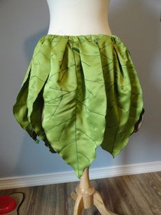 Costume ideas on Pinterest | Dryad Costume, Fantasy Costumes and ... Leaf Fairy, Peter Pan Costumes, Tinkerbell Costume, Leaf Skirt, Tule Rok, Diy Kostüm, Fairy Skirt, Fairy Clothes, Diy Fairy