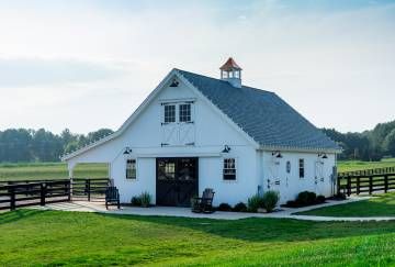 Horse Barns for Sale Available Throughout New England Barn Plans Layout, Barn With Living Quarters Upstairs, Farmhouse With Barn, Small Barn Plans, Vinyl Siding House, Timber Frame Pavilion, Barn Remodel, Modern Farmhouse Cottage, Farm Building