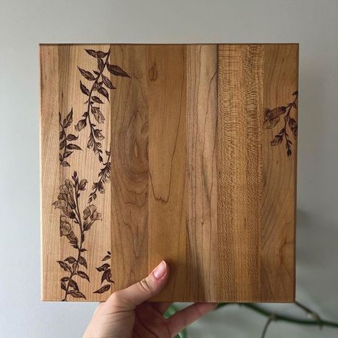 Burning Flowers, Wood Burning Patterns Stencil, Pyrography Patterns, Flora Design, Wood Art Projects, Wood Burning Patterns, Wood Burning Art, Space Decor, Canadian Artists