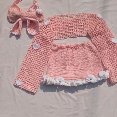 Baby pink and white set Shrug @800ksh Ruffle skirt @1000ksh Bow bag @600ksh #fashionexplorepage #crochetshrug #crochetbowbag #crochetskirt Crochet Ruffle Skirt, Business Crochet, Cute Mobile Wallpapers, Crochet Ruffle, Crochet Bows, Crochet Bolero, Crochet Clothing And Accessories, Bow Bag, Crochet Shrug