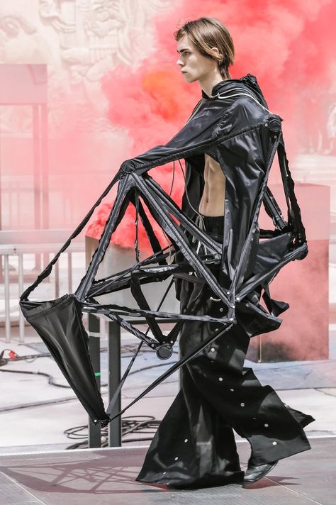 Rick Owens Runway, Rick Owens Outfit, Rick Owens Menswear, Futuristic Fashion, Mens Fashion Classy, Mood Board Fashion, Fashion Costume, Apparel Design, Global Fashion