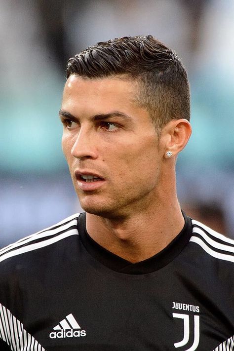 Classic Comb Over #ronaldohaircut #slickbackhair #shorthaircut #combover ★ Always noticed how awesome Cristiano Ronaldo haircut looks? We offer you the best hairstyles of the World Cup star from Portugal for boys and men to match any preferences, from a short buzz cut to a long Mohawk style.★ See more: [https://menshaircuts.com/ronaldo-haircut/] #menshaircuts #menshairstyles Christiano Ronaldo Haircut, Soccer Player Hairstyles, Ronaldo Hair, Cristiano Ronaldo Haircut, Cristiano Ronaldo Hairstyle, Ronaldo Haircut, Soccer Hairstyles, Mens Haircuts Medium, Cristiano Ronaldo Style