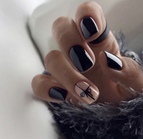 Nagellack Trends, Cute Short Nails, Black Acrylic Nails, Nails 2022, Short Square Nails, Short Square Acrylic Nails, Black Nail Designs, Shellac Nails, Diamond Nails