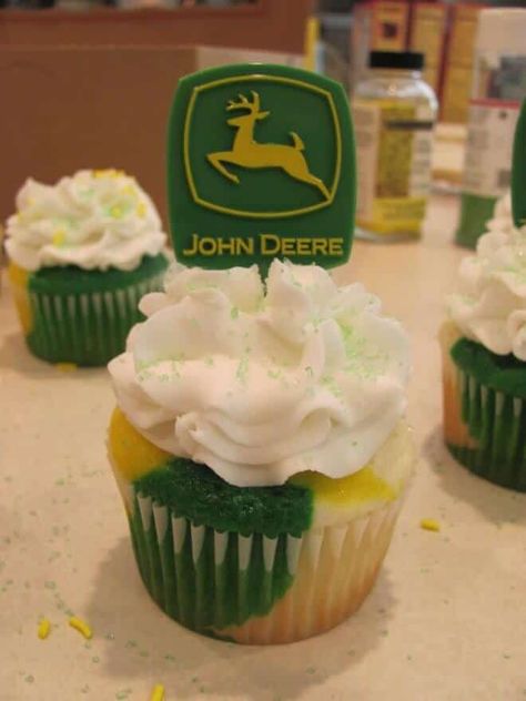 John Deere Baby Shower Ideas, John Deere Cakes, John Deere Birthday Party Ideas, John Deere Cupcakes, Tractor Birthday Party Theme, Tractor Birthday Cake, John Deere Tractor Party, Tractor Cupcakes, Tractor Birthday Cakes